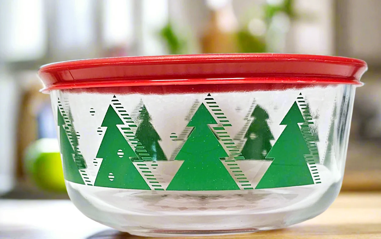 4 Cup Pyrex Storage Dish - Christmas Trees - Image 3