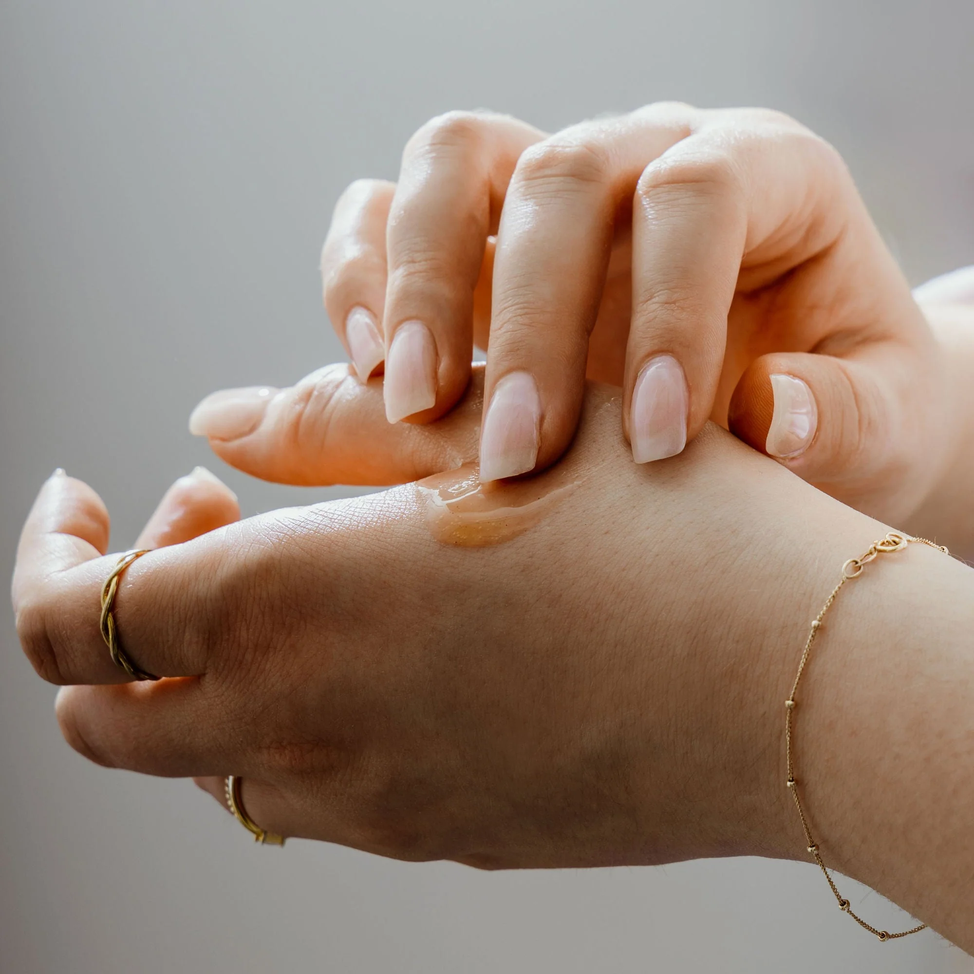 ACQUA Hydrating & Plumping Serum - Image 3