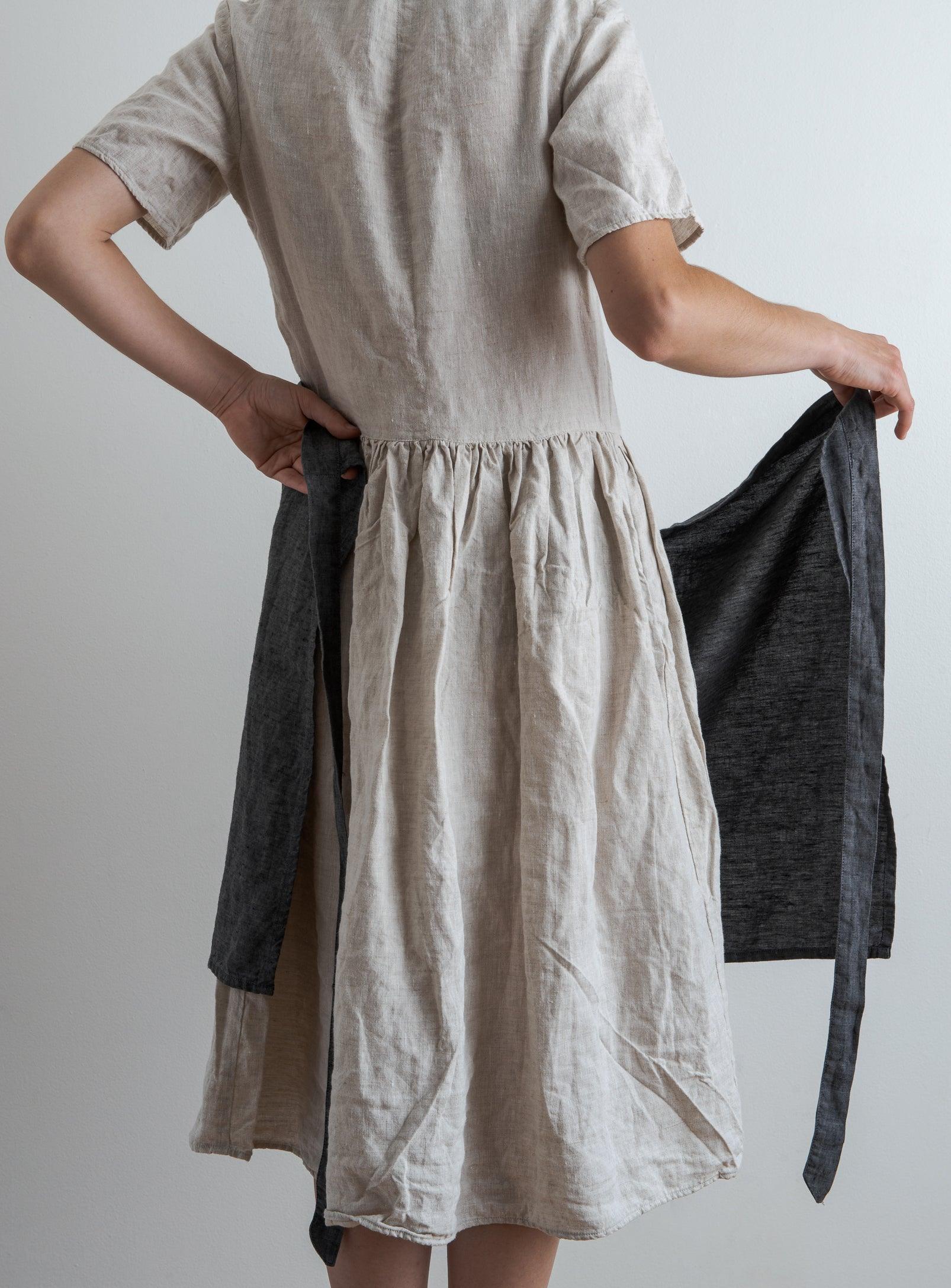 Half Linen Apron - Anthracite - Image 3